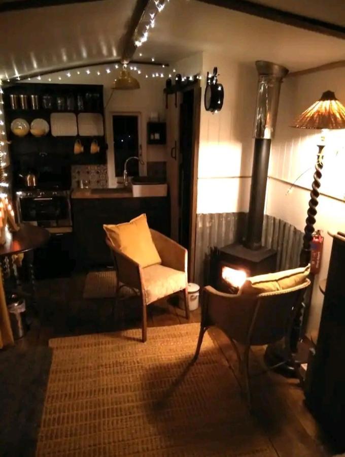 Treguth Glamping Unique Experience - Themed Huts Hotel Saint Day ภายนอก รูปภาพ