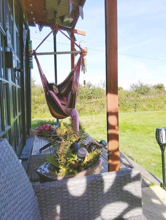 Treguth Glamping Unique Experience - Themed Huts Hotel Saint Day ภายนอก รูปภาพ
