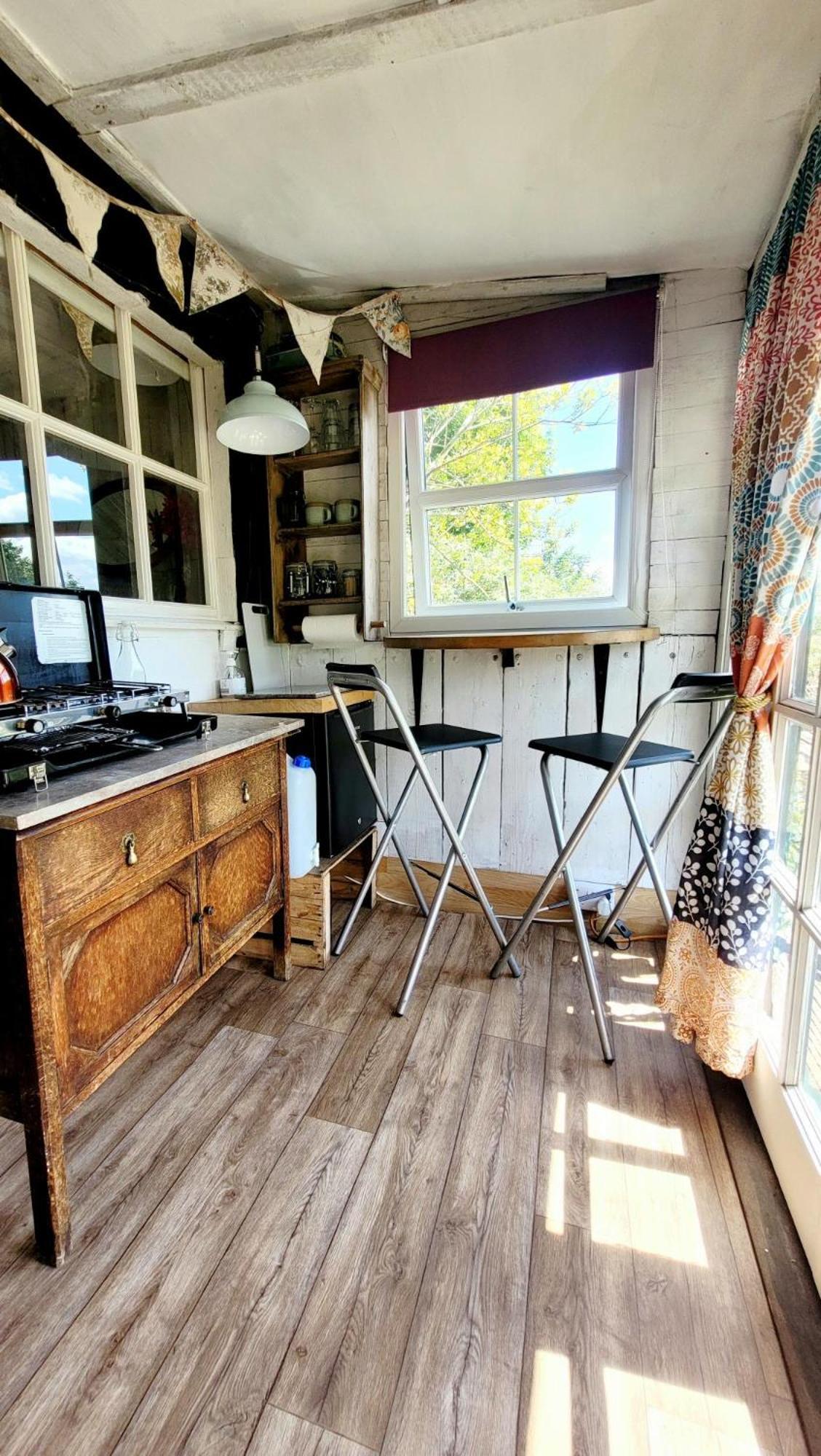 Treguth Glamping Unique Experience - Themed Huts Hotel Saint Day ภายนอก รูปภาพ