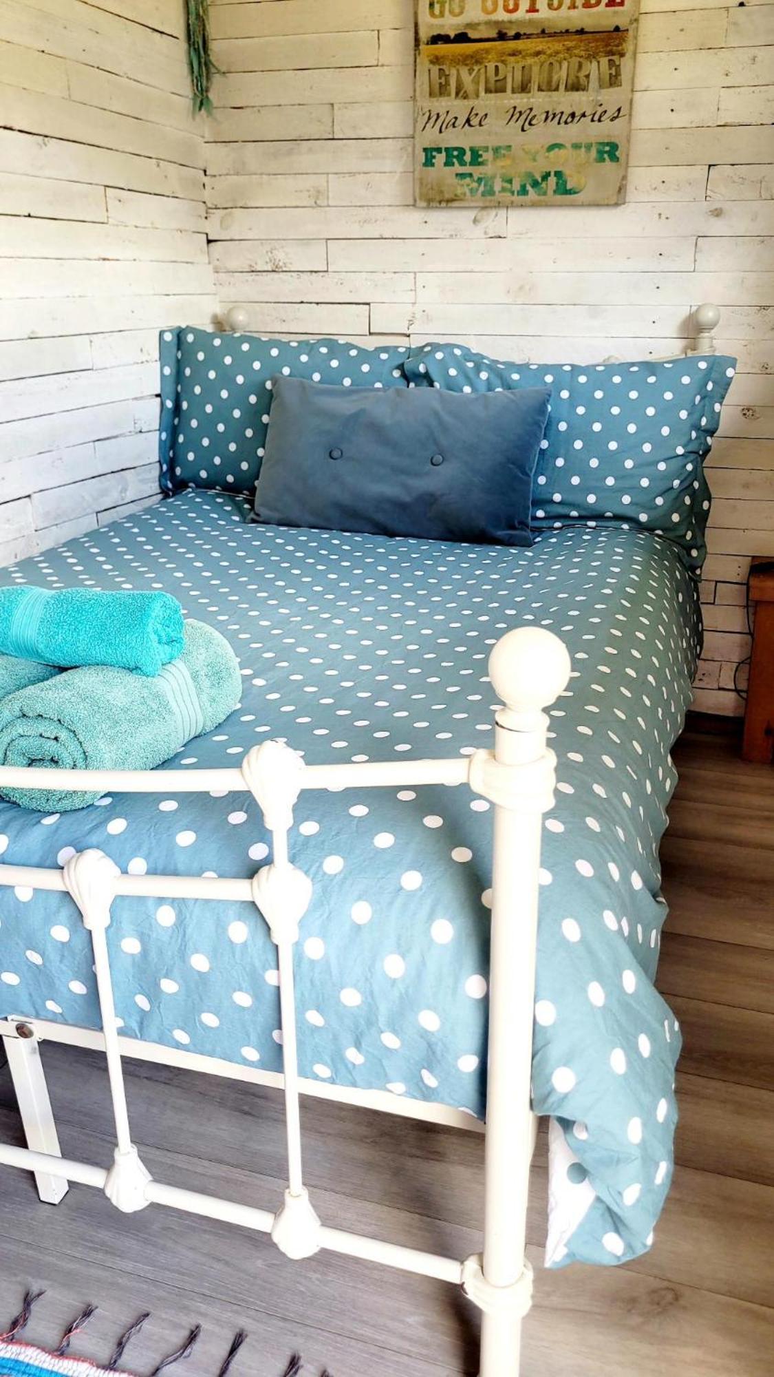 Treguth Glamping Unique Experience - Themed Huts Hotel Saint Day ภายนอก รูปภาพ