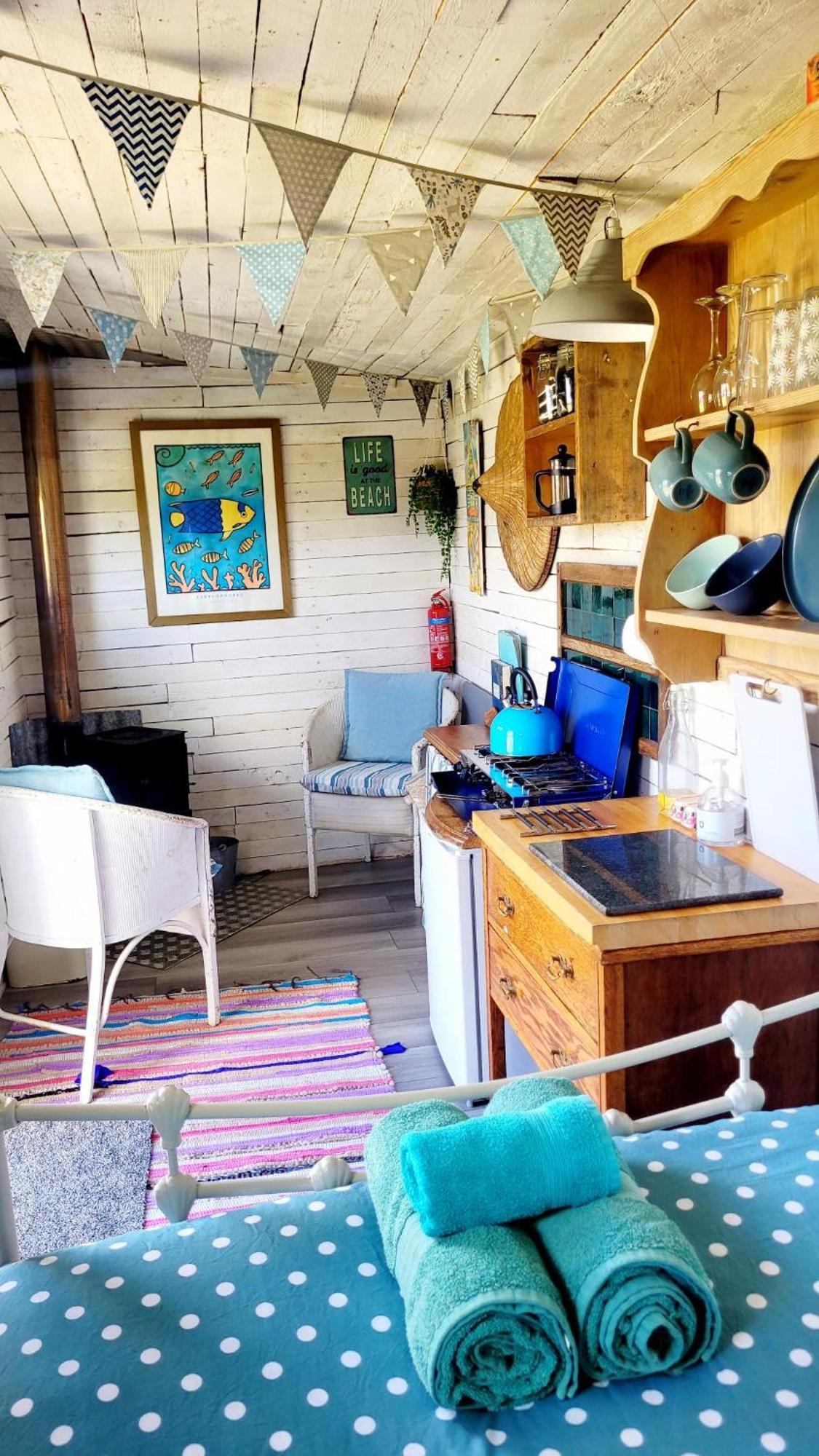 Treguth Glamping Unique Experience - Themed Huts Hotel Saint Day ภายนอก รูปภาพ