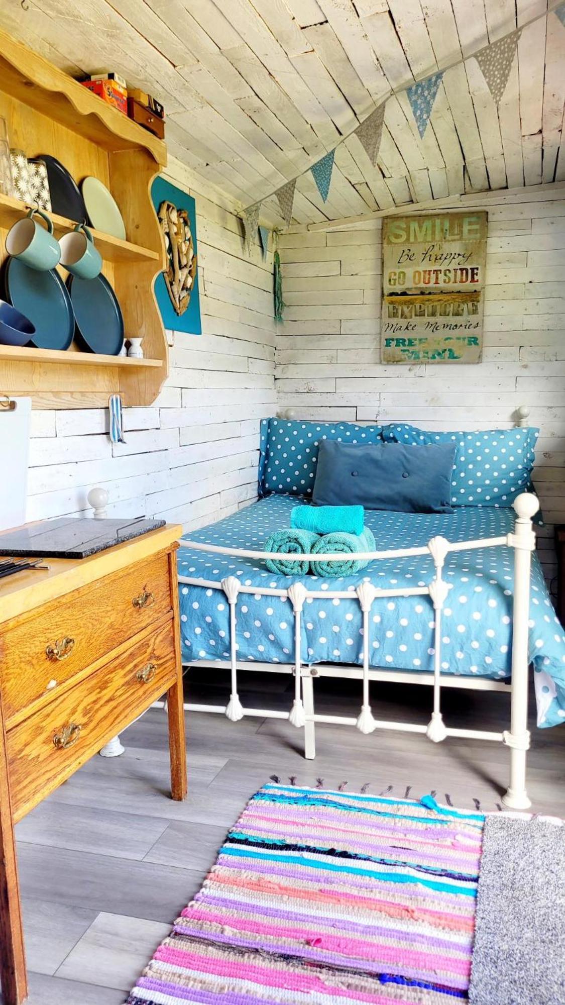 Treguth Glamping Unique Experience - Themed Huts Hotel Saint Day ภายนอก รูปภาพ